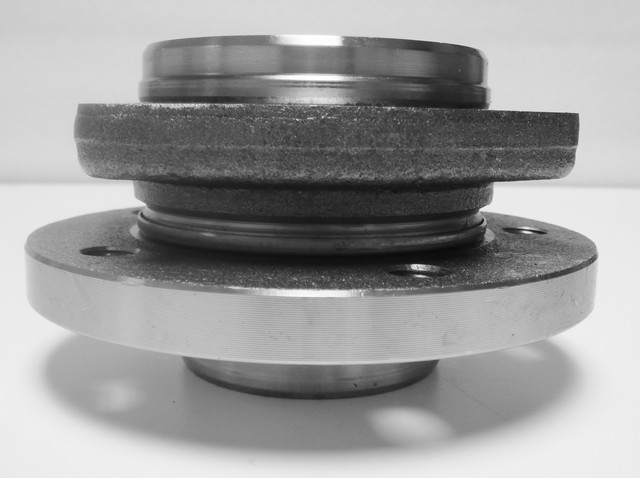  530504 Wheel Bearing and Hub Assembly For VOLVO